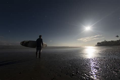 Playa Hermosa. Notte di luna piena. - Desperate Surfer's Wife