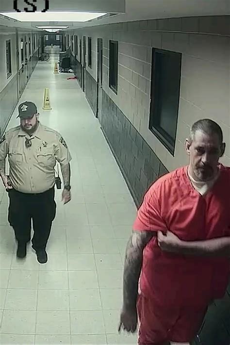 What we know about inmate Casey White and jail boss Vicky White's escape