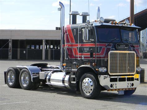 white Freightliner cabover by Peterbiltguy834 on DeviantArt