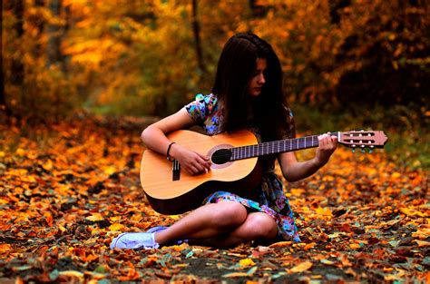 130 Cool Stylish Profile Pictures For Facebook For Girls With Guitar