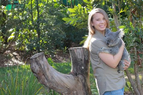 Bindi Irwin Posts Tribute To Dad On Fathers Day The Courier Mail