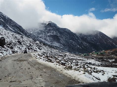 Sela Pass To Tawang Guide & 7 Unbelievable Pit Stops On The Road!