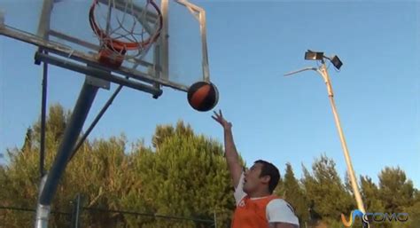 Cómo hacer una bandeja en baloncesto