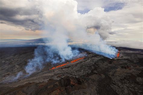 Las primeras imágenes de la erupción del Mauna Loa el volcán más