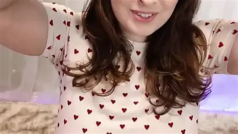 Clásica bea york acogedora chica de al lado se divierte con la masturbación anal y el orgasmo