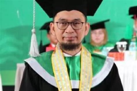 Ustadz Adi Hidayat Paparkan Urgensi Implementasi Manajemen Pendidikan