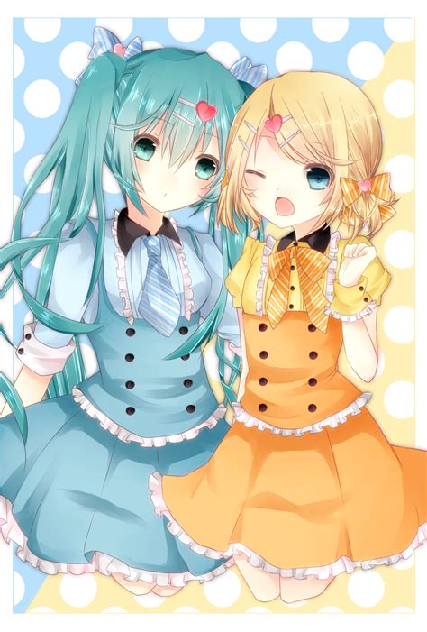 Hatsune Miku And Kagamine Rin Vocaloid Drawn By Souhi Danbooru