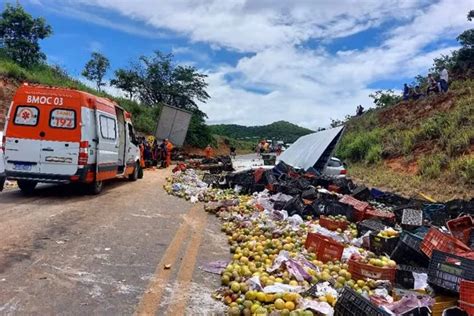 Uma pessoa morre e outra fica ferida em acidente caminhão de