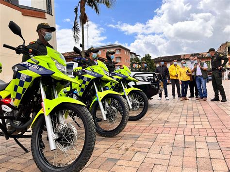 Alcalde De El Carmen De Viboral Hizo Entrega Del Nuevo Parque Automotor