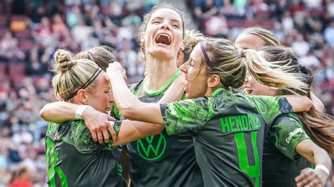 Wolfsburg zum Zehnten Wölfinnen triumphieren auch dank Patzer von