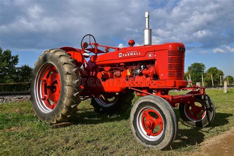 Restored Farmall H Wide Front Tractor Editorial Photo Image Of Crops