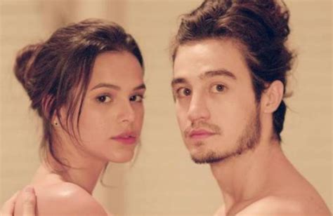 Tiago Iorc Chama Bruna Marquezine De Linda E Querida Mas Nega