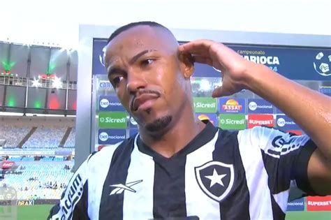 Marlon Freitas do Botafogo celebra dois gols no clássico contra o