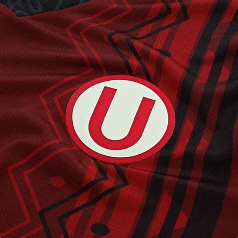 Universitario De Deportes Present Su Camiseta Alterna Para La