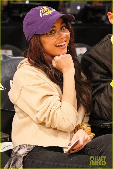 Sarah Hyland Boyfriend Wells Adams Get Cozy At A Lakers Game Photo