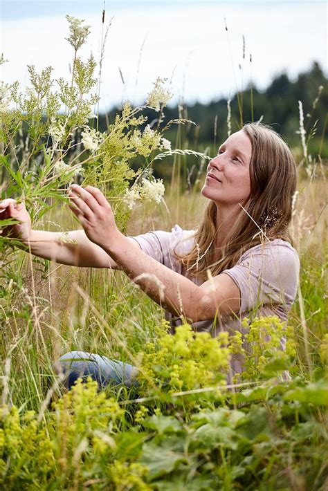 25 5 2024 Wildkräuterwanderung mit Gerda Holzmann Frühlingskräuter