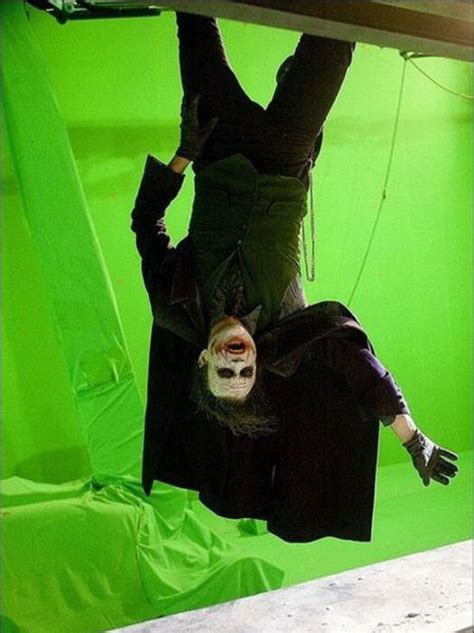 Heath Ledger on the Set of “The Dark Knight” (50 pics)