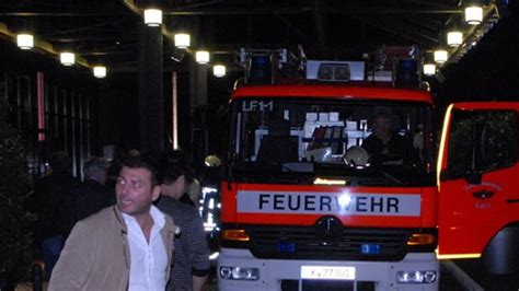 Brand in Münchner U Bahn Station Großeinsatz oe24 at