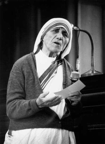 October 17th - 1979. Mother Teresa awarded the Nobel Peace Prize Photos ...