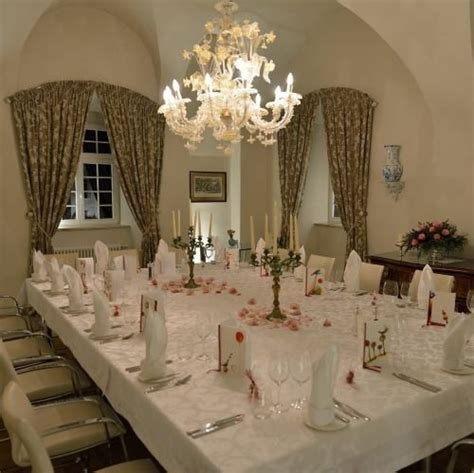 Maximizing Space: Tips For Small Venue Parties - Tinsel Trails