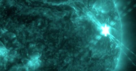 Registran Colosal Erupción Solar De Clase X ¿vuelven Las Auroras Boreales Fayerwayer