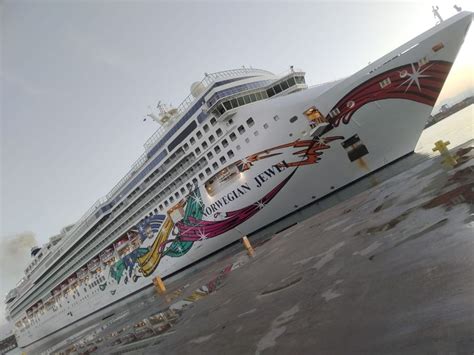 Llegan más de mil turistas a Panamá a bordo del crucero Norwegian Jewel