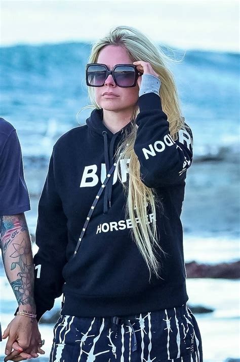 Avril Lavigne – Seen Mod Sun the beach in Malibu-10 – GotCeleb