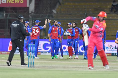 The Islamabad United players celebrate a wicket | ESPNcricinfo.com