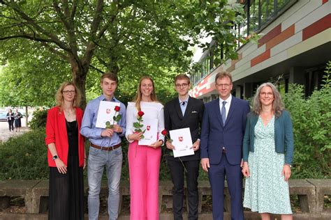 Unsere Abiturientinnen Und Abiturienten Gymnasium Stolzenau