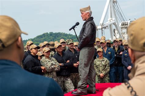 Dvids Images Uss Ronald Reagan Cvn Gives Tour To Commander