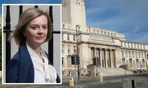 University of Leeds bans staff from talking about Liz Truss’s father ...