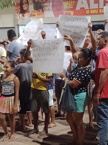 Manifestação No Bairro Sebastião Régis Cobra Melhorias Por Parte Da