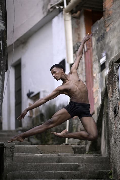 Estoy So Ando De Bailar Ballet En La Favela A Una Compa A