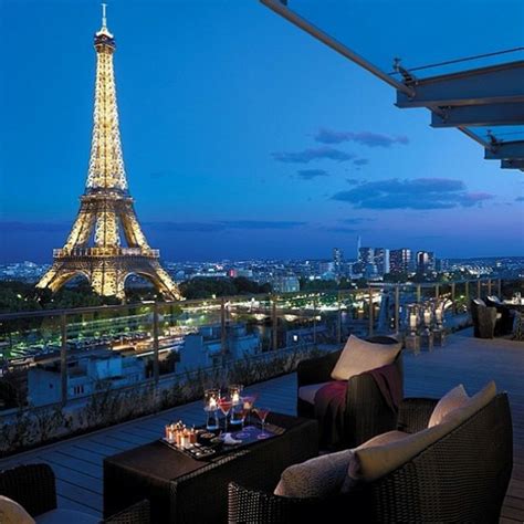 Balcony-with-eiffel-tower-view