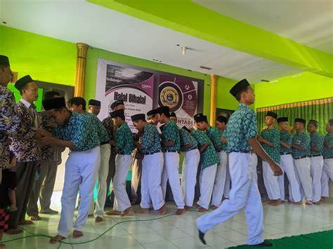 Hari Pertama Masuk Sekolah Di Warnai Halal Bihalal 1443 H Dan