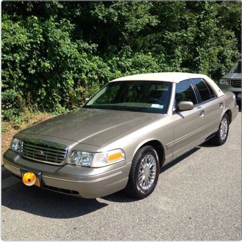 Buy Used 2001 Ford Crown Victoria Lx Sedan 4 Door 46l In Franklin