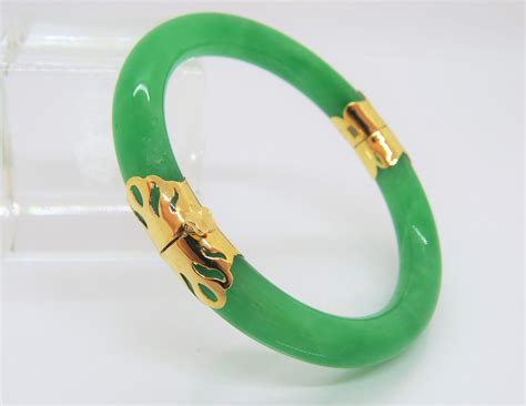 Vintage 18k Solid Gold Translucent Green Jadeite Jade Hinged Bangle