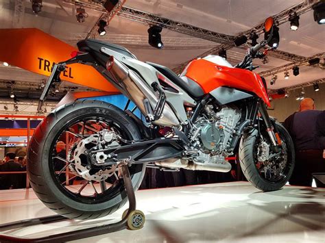 KTM 790 Duke Naked bike tầm trung hoàn toàn mới