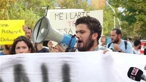 Lëvizja Bashkë protestë jashtë Parlamentit për minimumin jetik