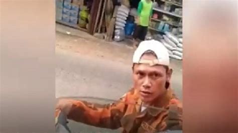 Viral Aksi Pria Berseragam Pemuda Pancasila Palak Sopir Truk Sambil