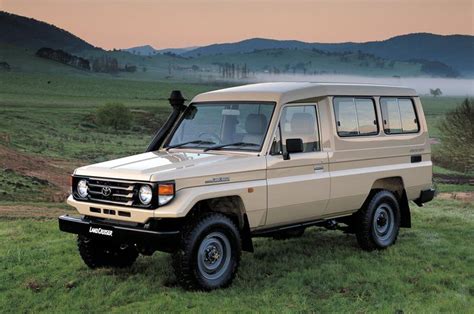 Toyota Land Cruiser Seri 70 Troop Carrier Buat Tambang Dan Petualang