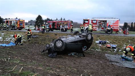 Huglfing Frontalunfall Auf Der B2 Rettungshubschrauber Im Einsatz