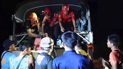 Seven people killed as landslide buries two buses in Philippines mining ...