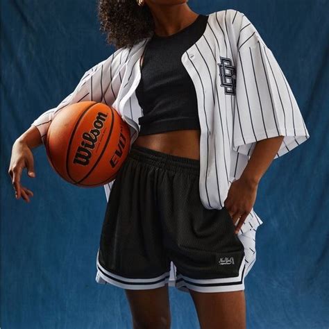 Basketball shorts (women) | Shorts outfits women, Basketball shorts ...