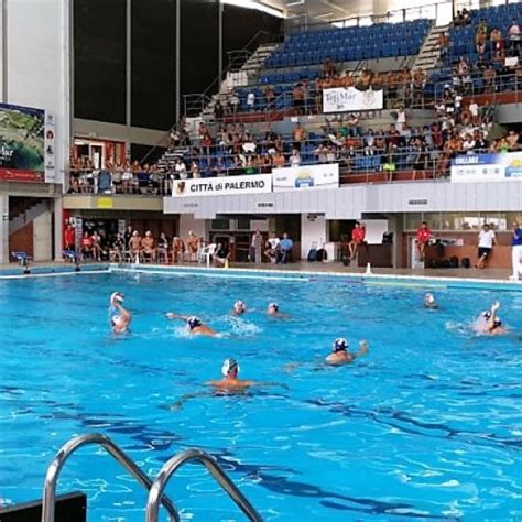 Palermo la piscina comunale chiude in estate protestano le società