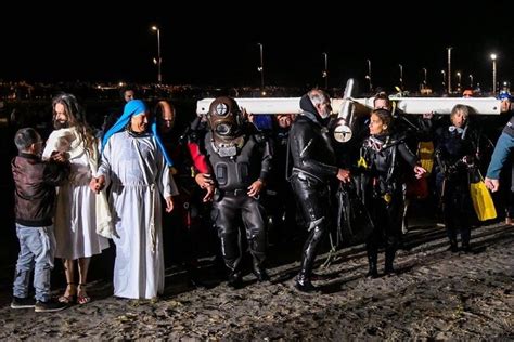 Vía Crucis Submarino en Puerto Madryn la procesión en el mar una idea