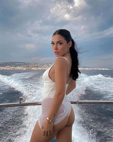 6 Hot Sexy Lauren King Bikini Pics