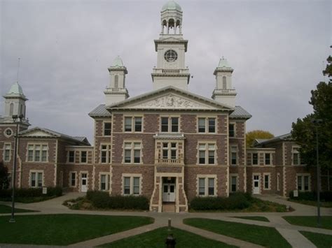 Vermillion, SD : Old Main, University of South Dakota campus ...