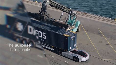 Volvo Trucks Presenta Un Transporte Autónomo Entre Un Centro Logístico Y Un Puerto Youtube