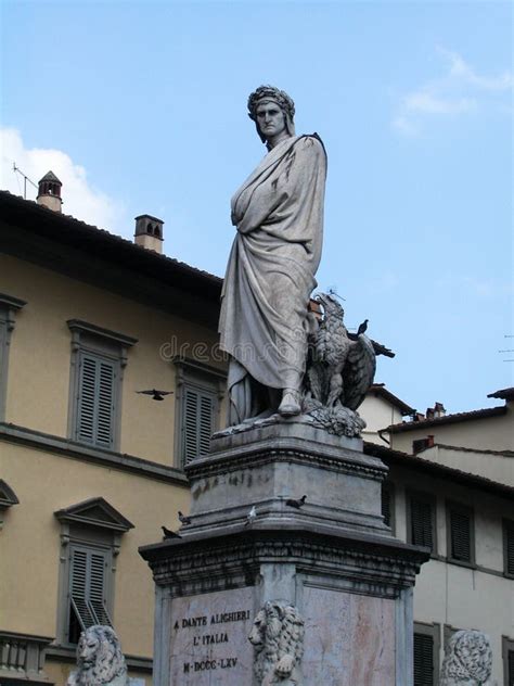 Statua Di Dante Alighieri Nel Quadrato Di Santa Croce Firenze Italia